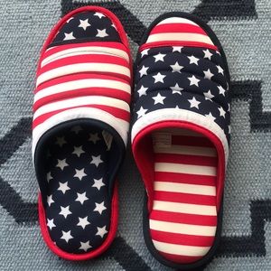 Dearfoams American flag pattern slippers